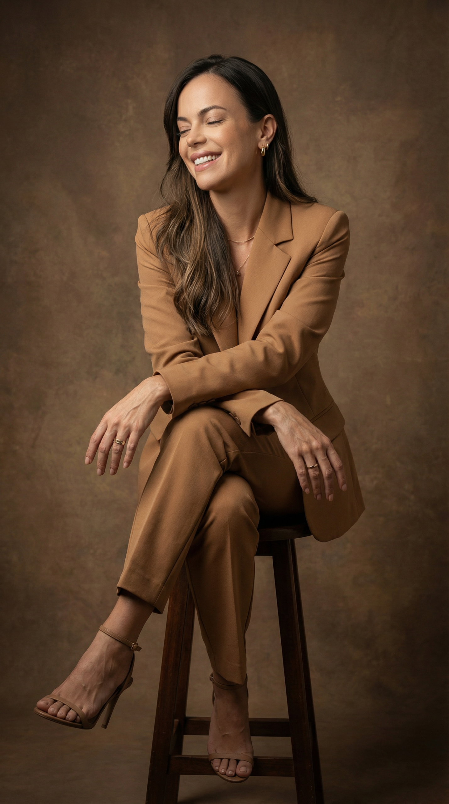 freepik__styleeditorial-studio-portrait-with-an-elegant-ref__51052